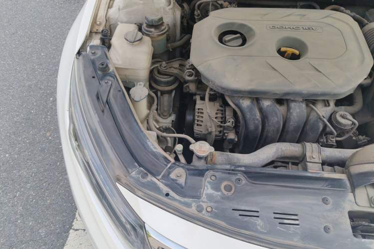 Used Kia K5 2015 2.0L Automatic LUX Engine Bay Right
