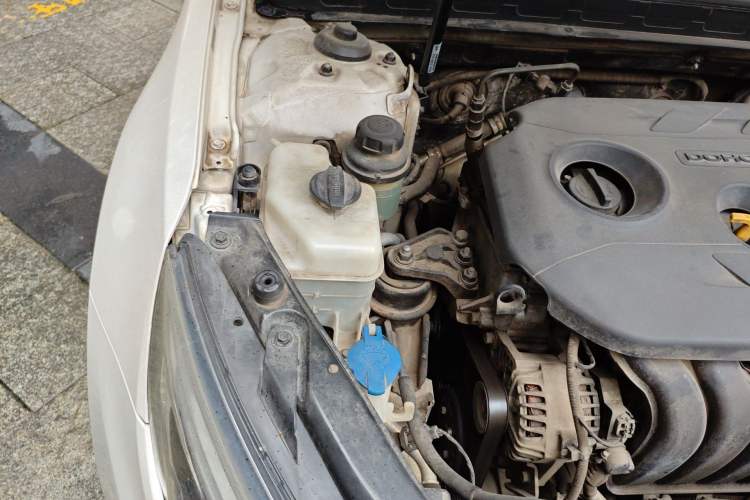 Used Kia K5 2015 2.0L Automatic LUX Engine Bay Right