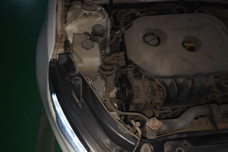 Used Kia K5 2015 2.0L Automatic LUX Engine Bay Right