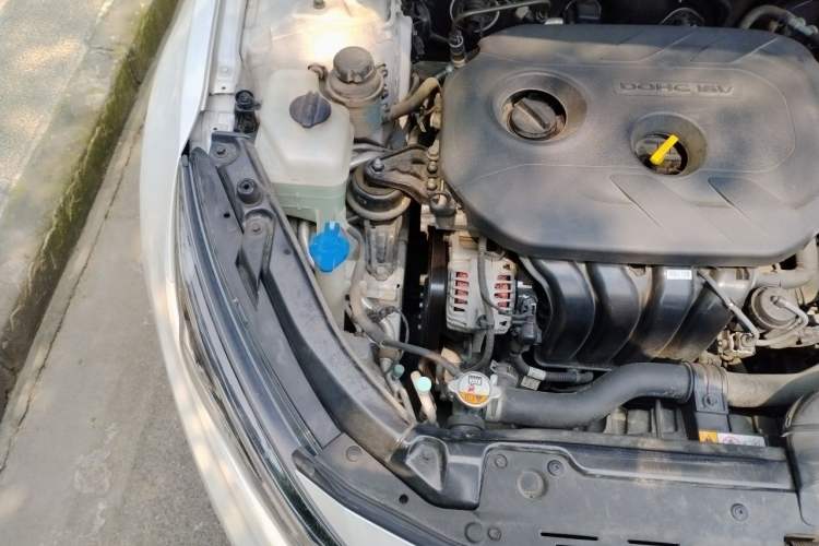 Used Kia K5 2015 2.0L Automatic LUX Engine Bay Right