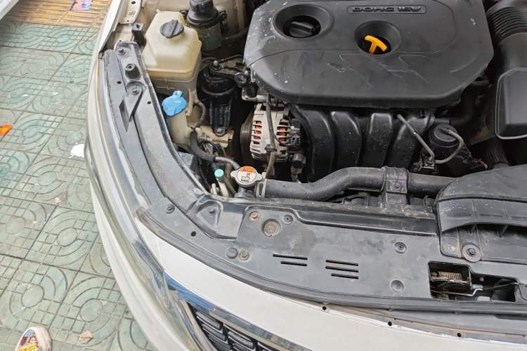 Used Kia K5 2015 2.0L Automatic LUX Engine Bay Right