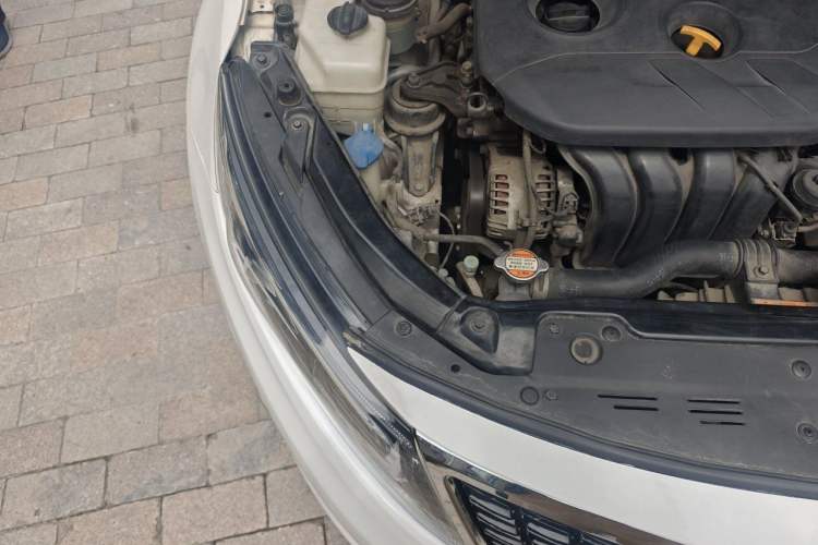 Used Kia K5 2015 2.0L Automatic LUX Engine Bay Right