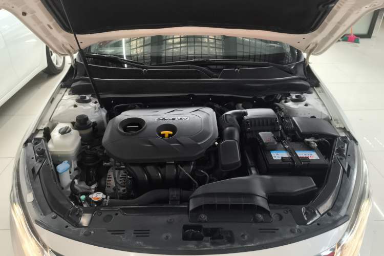 Used Kia K5 2015 2.0L Automatic LUX Engine Bay