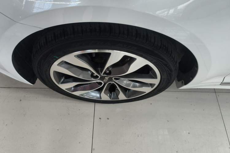 Used Kia K5 2015 2.0L Automatic LUX Exterior 1