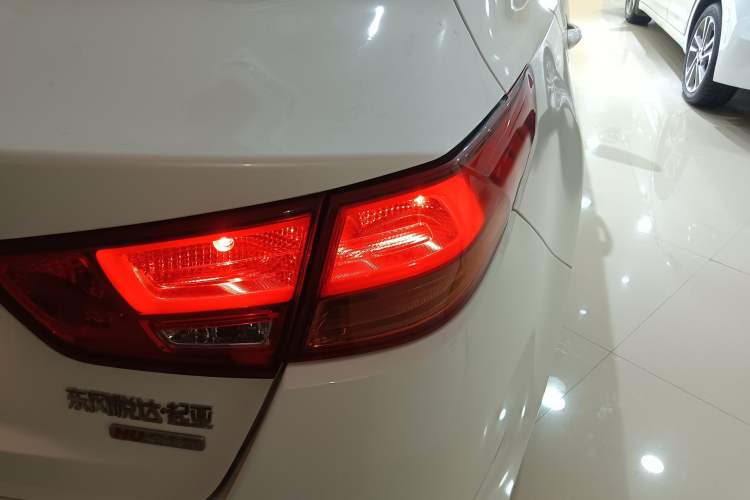 Used Kia K5 2015 2.0L Automatic GL Exterior 3