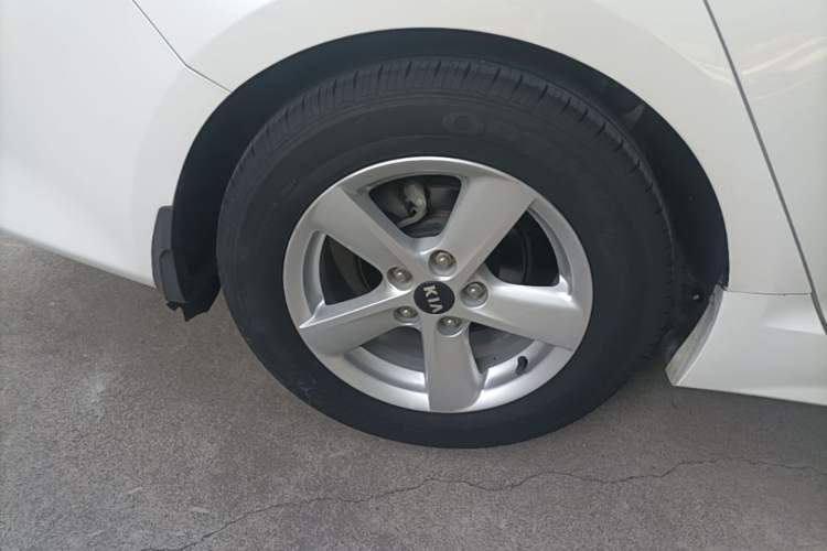 Used Kia K5 2015 2.0L Automatic GL Exterior 5
