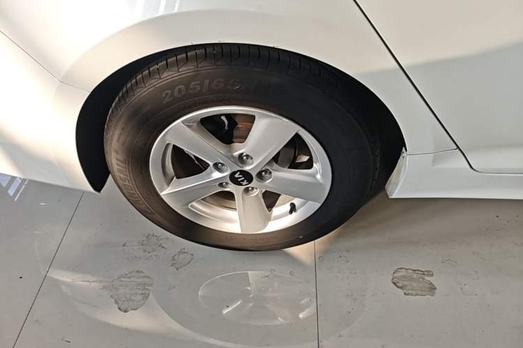Used Kia K5 2015 2.0L Automatic GL Exterior 5