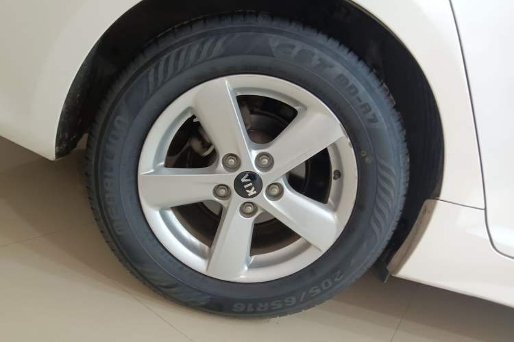 Used Kia K5 2015 2.0L Automatic GL Exterior 5