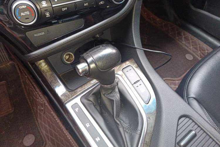 Used Kia K5 2015 2.0L Automatic LUX Gear Lever