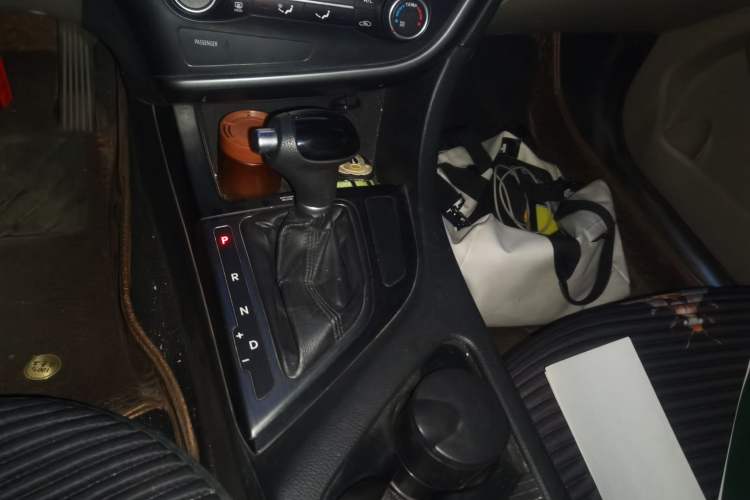 Used Kia K5 2015 2.0L Automatic GL Gear Lever