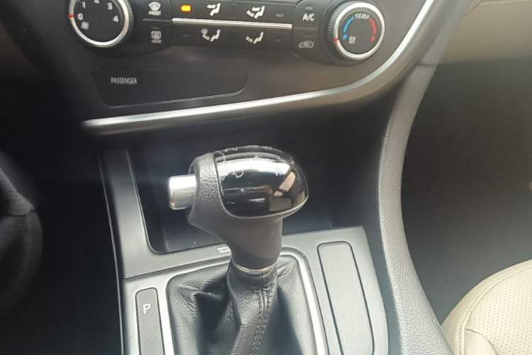 Used Kia K5 2015 2.0L Automatic GL Gear Lever