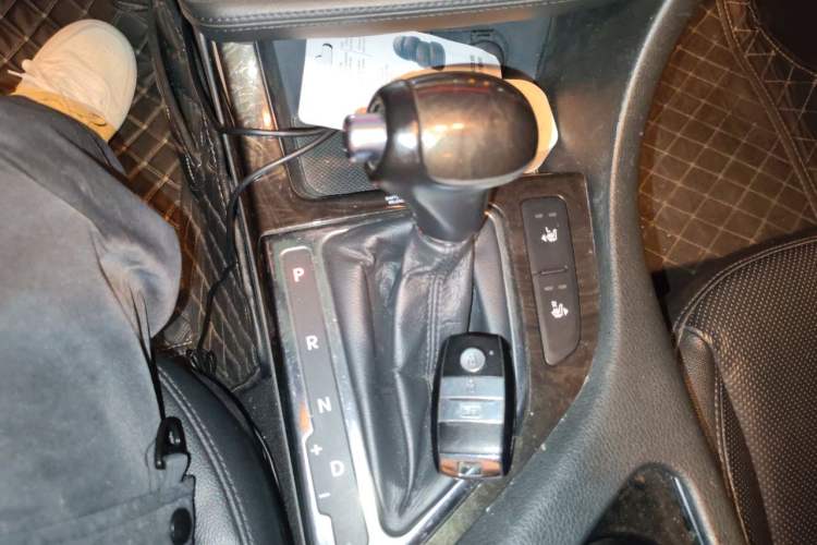 Used Kia K5 2015 2.0L Automatic LUX Gear Lever