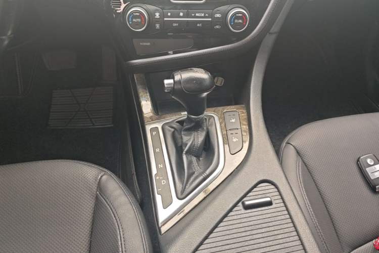 Used Kia K5 2015 2.0L Automatic LUX Gear Lever