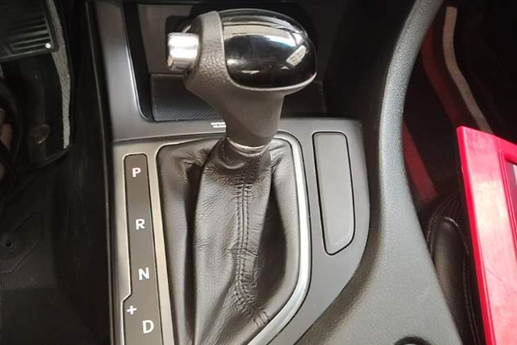 Used Kia K5 2015 2.0L Automatic GLS Gear Lever