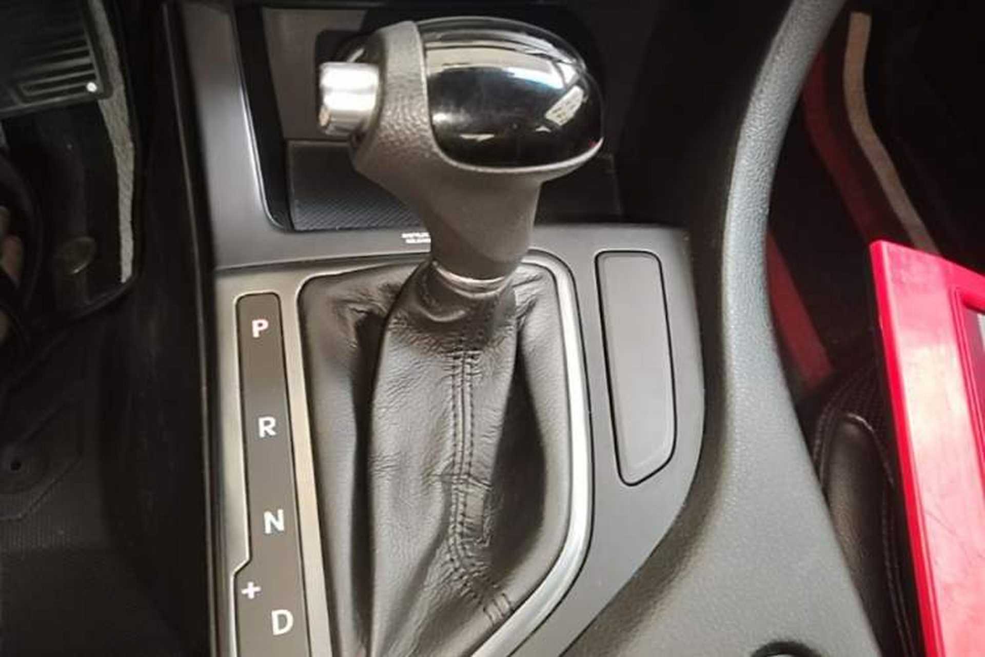 Used Kia K5 2015 2.0L Automatic GLS Gear Lever