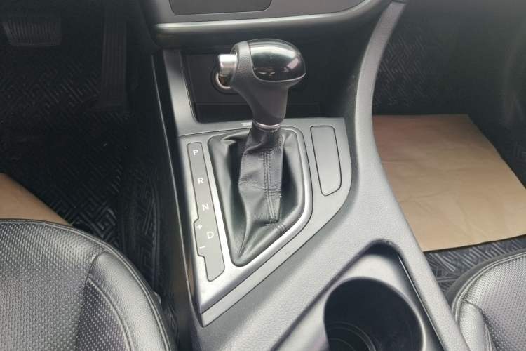 Used Kia K5 2015 2.0L Automatic GLS Gear Lever