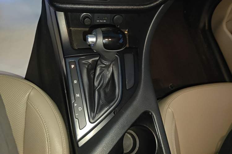 Used Kia K5 2015 2.0L Automatic GL Gear Lever