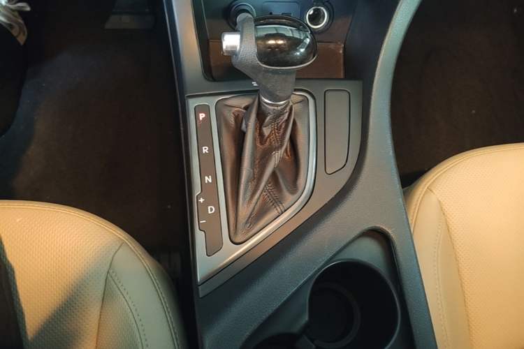 Used Kia K5 2015 2.0L Automatic GL Gear Lever