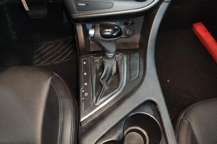 Used Kia K5 2015 2.0L Automatic GLS Gear Lever