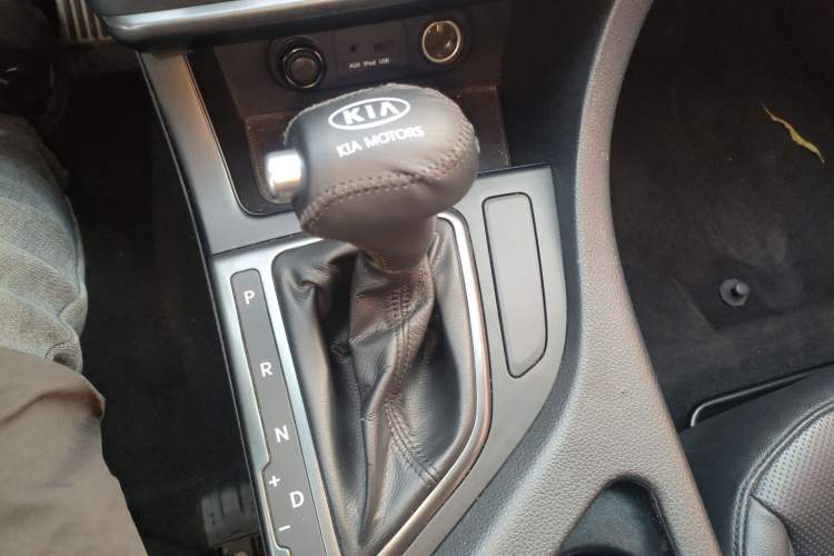 Used Kia K5 2015 2.0L Automatic GLS Gear Lever