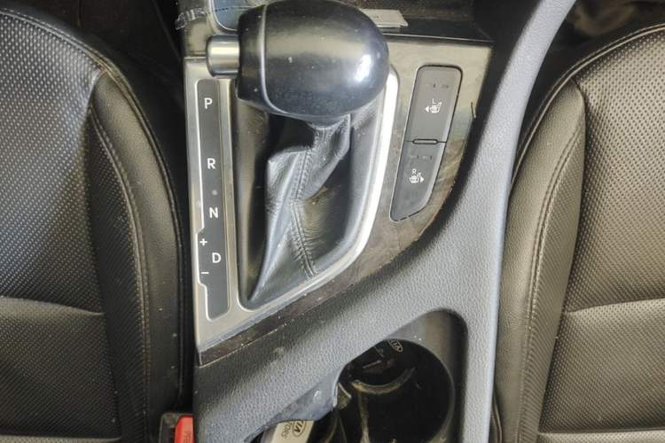 Used Kia K5 2015 2.0L Automatic LUX Gear Lever