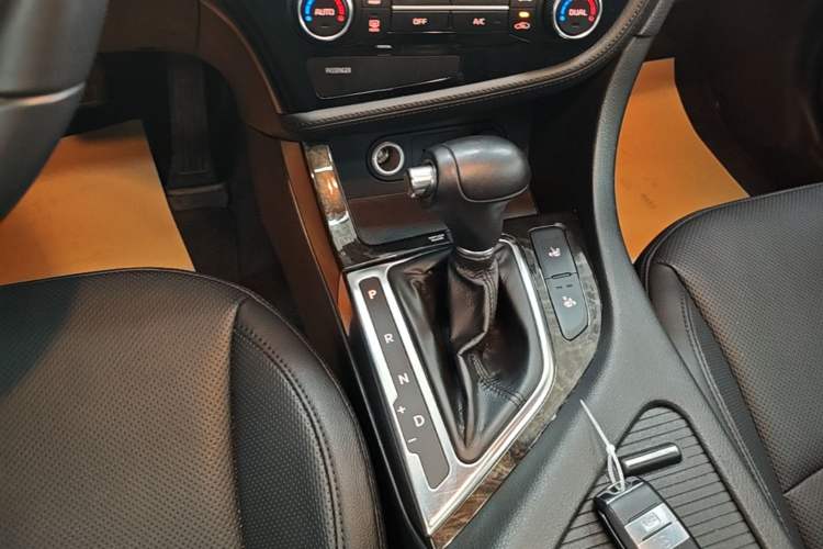 Used Kia K5 2015 2.0L Automatic LUX Gear Lever