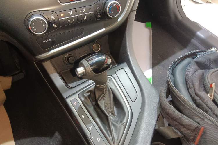 Used Kia K5 2015 2.0L Automatic GL Gear Lever