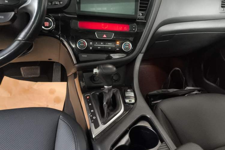 Used Kia K5 2015 2.0L Automatic LUX Gear Lever