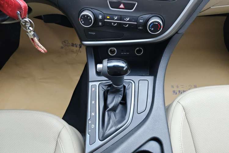 Used Kia K5 2015 2.0L Automatic GL Gear Lever