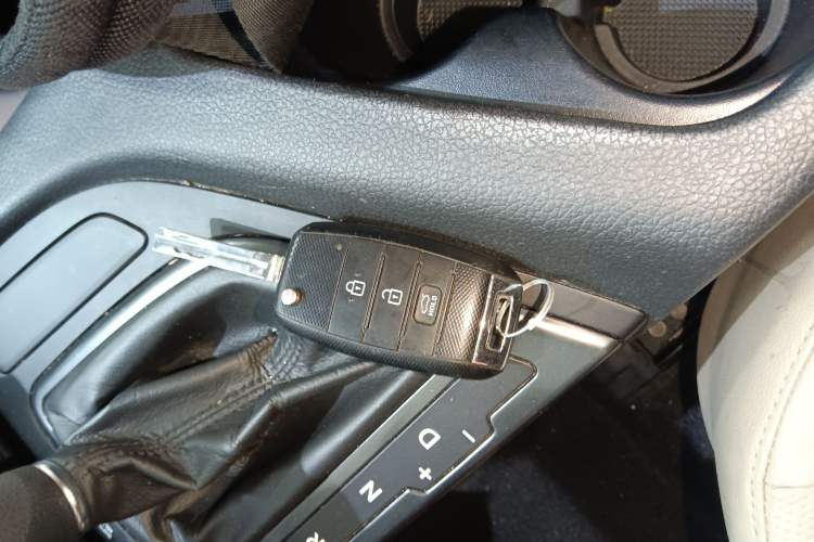 Used Kia K5 2015 2.0L Automatic GL Interior 1