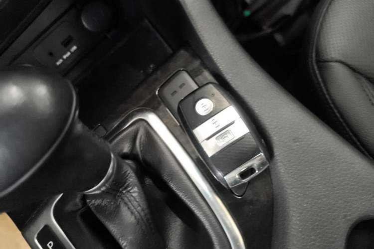 Used Kia K5 2015 2.0L Automatic LUX Interior 1