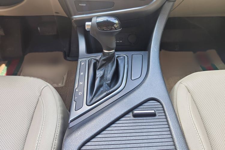 Used Kia K5 2015 2.0L Automatic GL Interior 10