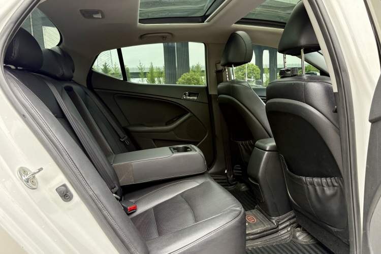 Used Kia K5 2015 2.0L Automatic LUX Interior 2