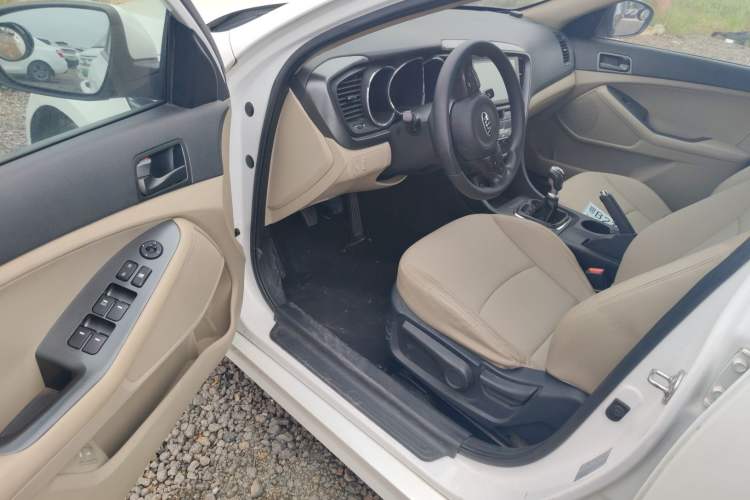 Used Kia K5 2015 2.0L Manual GL Interior 2