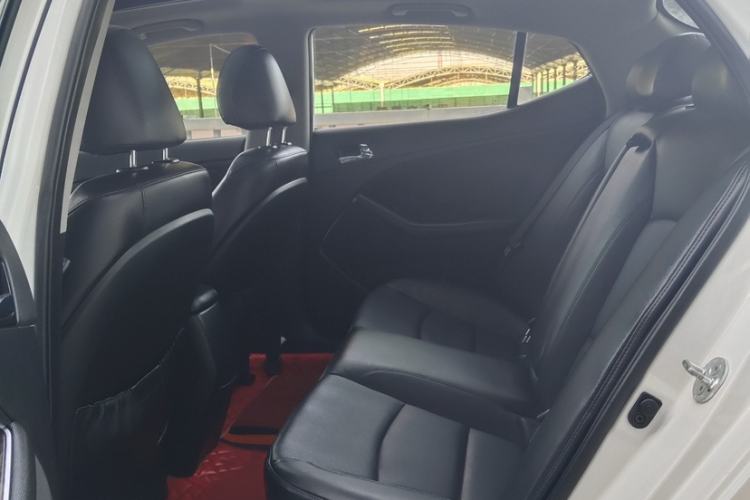 Used Kia K5 2015 2.0L Automatic LUX Interior 3