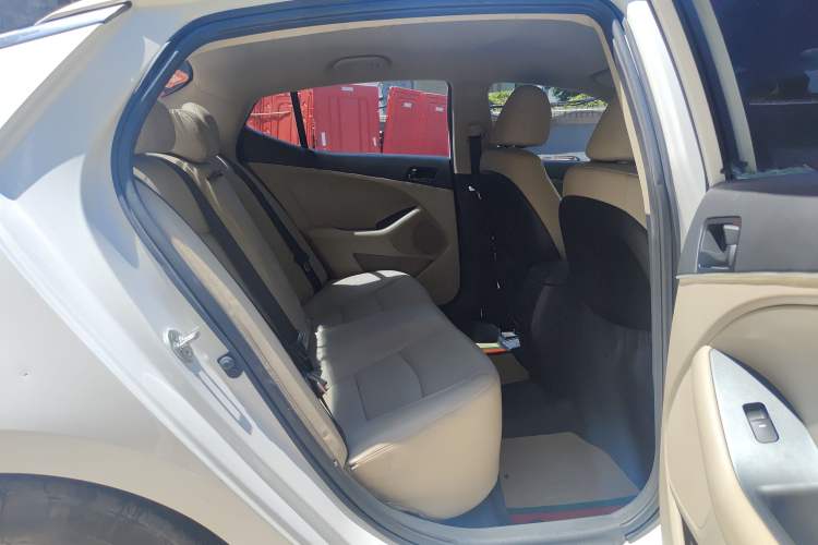 Used Kia K5 2015 2.0L Automatic GL Interior 3
