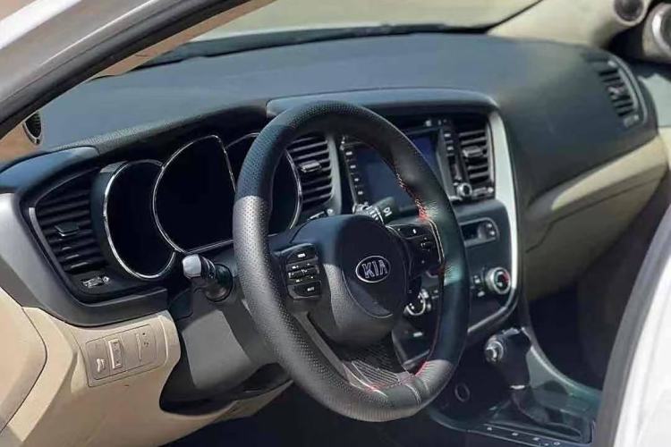 Used Kia K5 2015 2.0L Automatic GL Interior 3