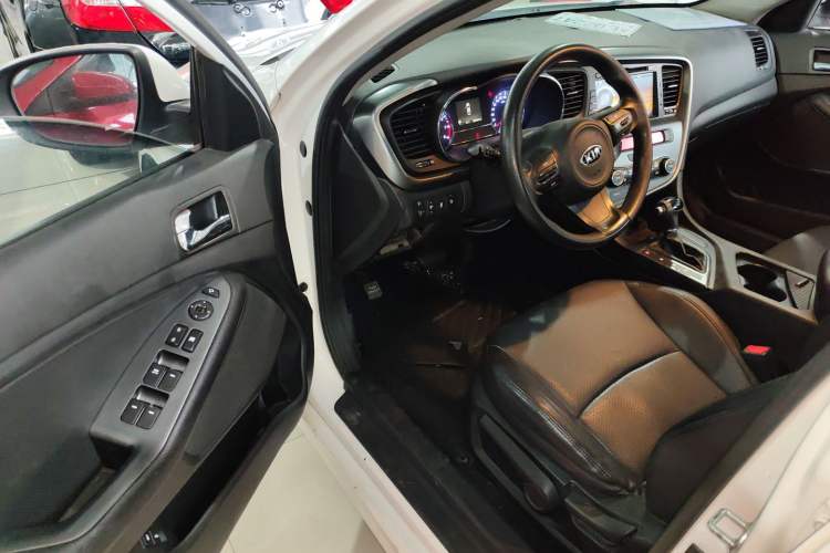 Used Kia K5 2015 2.0L Automatic GLS Interior 3