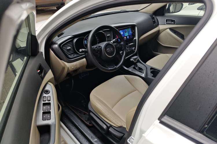 Used Kia K5 2015 2.0L Automatic GL Interior 3