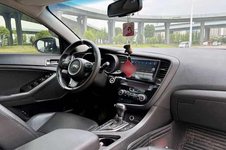 Used Kia K5 2015 2.0L Automatic LUX Interior 3
