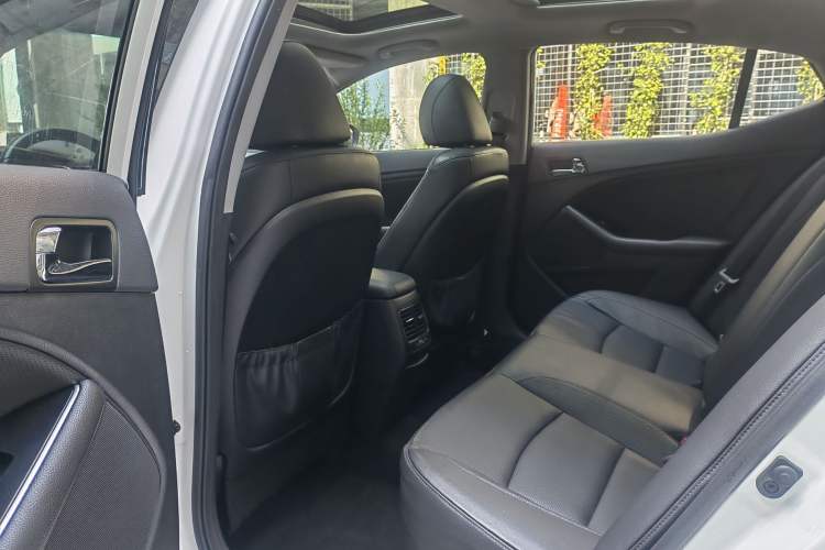 Used Kia K5 2015 2.0L Automatic Special Interior 3
