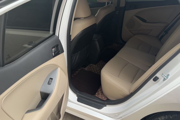 Used Kia K5 2015 2.0L Automatic GL Interior 3