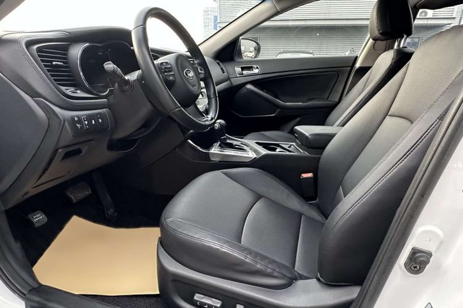 Used Kia K5 2015 2.0L Automatic LUX Interior 3