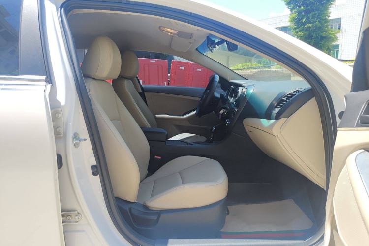 Used Kia K5 2015 2.0L Automatic GL Interior 4