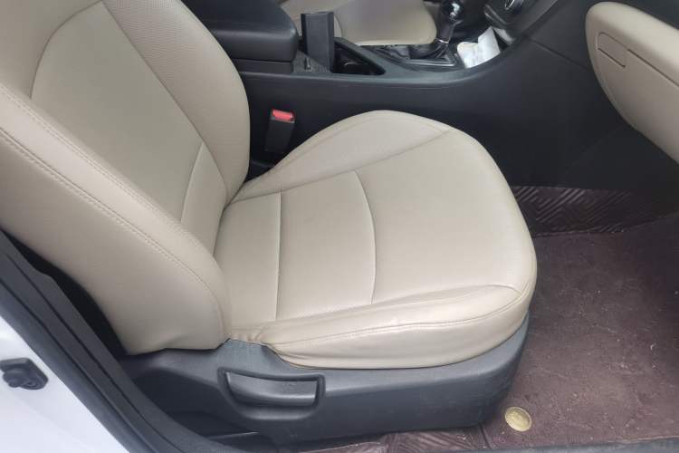Used Kia K5 2015 2.0L Automatic GL Interior 4