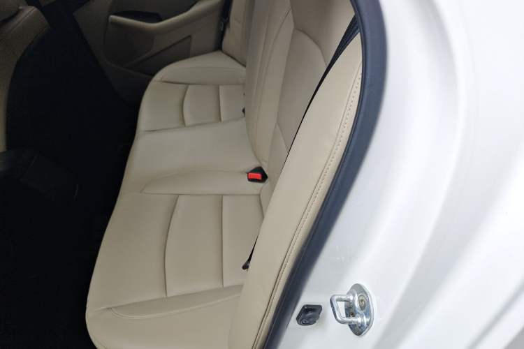 Used Kia K5 2015 2.0L Automatic GL Interior 4