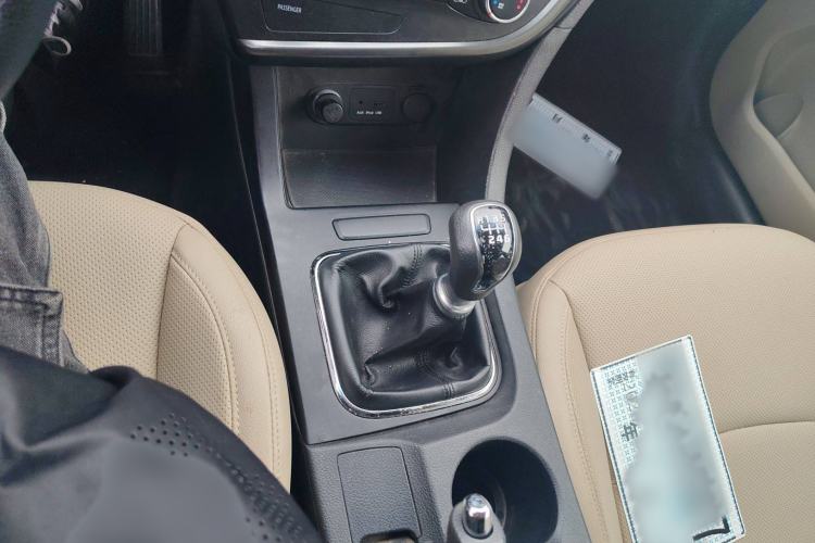 Used Kia K5 2015 2.0L Manual GL Interior 4