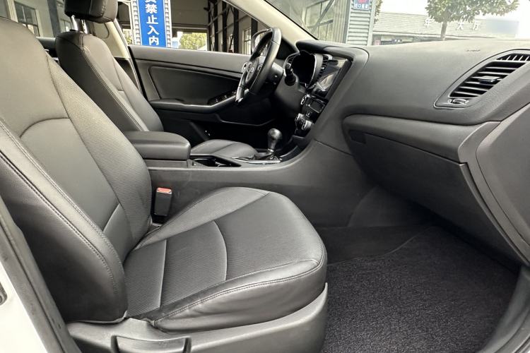 Used Kia K5 2015 2.0L Automatic LUX Interior 4