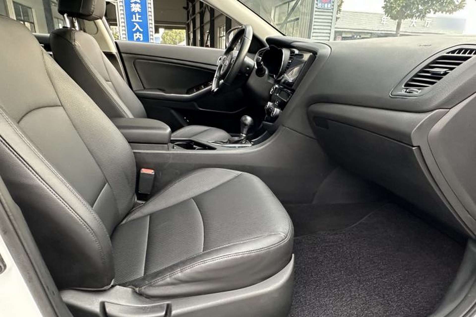 Used Kia K5 2015 2.0L Automatic LUX Interior 4