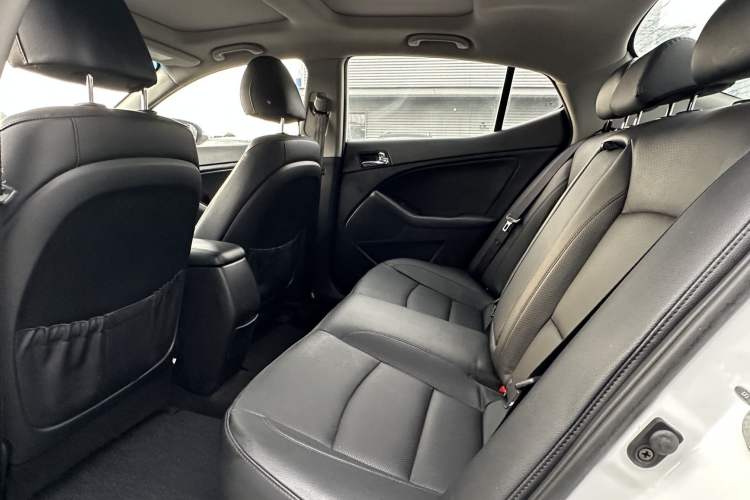 Used Kia K5 2015 2.0L Automatic LUX Interior 5